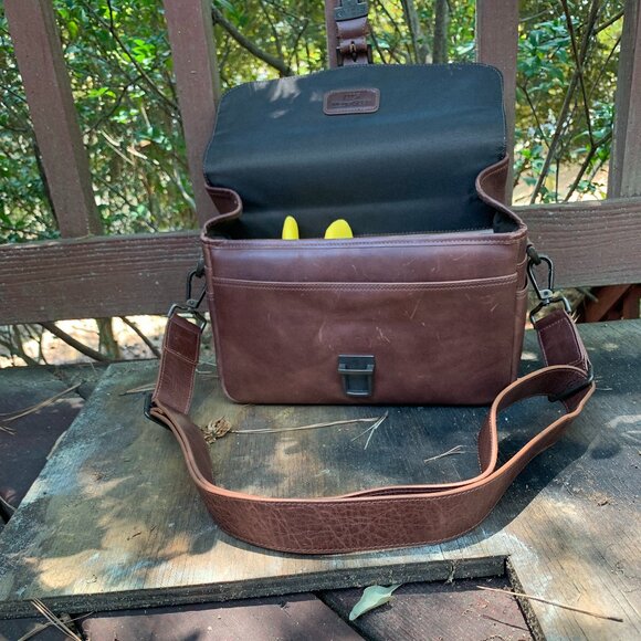 MegaGear Torres Camera Messenger Bag - Picture 2 of 15